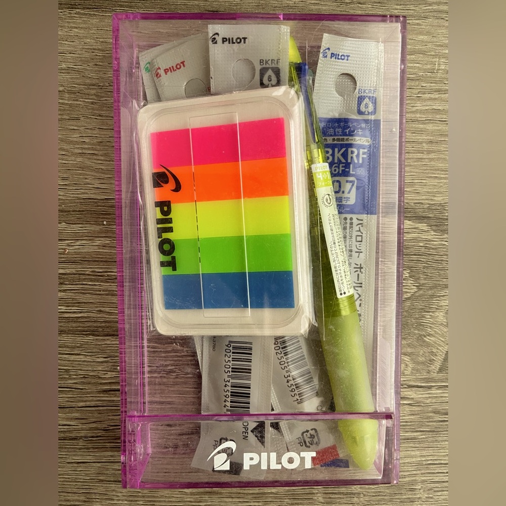 New Pilot 4+1 multi-function pen 0.7mm with post-it flags and refillers gift box